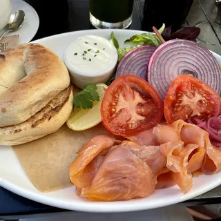 Smoked Salmon Bagel*