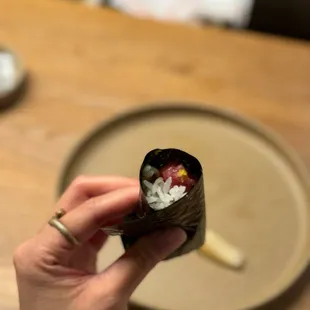 Tuna handroll