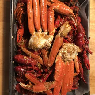 3lb crawfish  2lb snow crab  Garlic butter, spicy