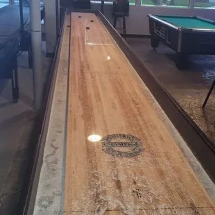 Shuffle board