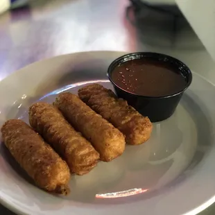 Mozzarella sticks with marinara. Pretty decent deal when on the happy hour price.