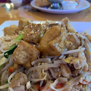 Pad Thai with chicken &amp; fried tofu
