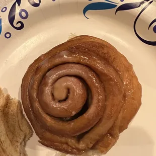 Jumbo cinnamon roll