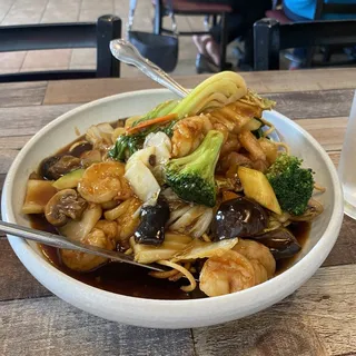 Shrimp Pan Fried Noodles