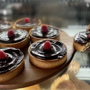 Almond raspberry tart with chocolate ganache