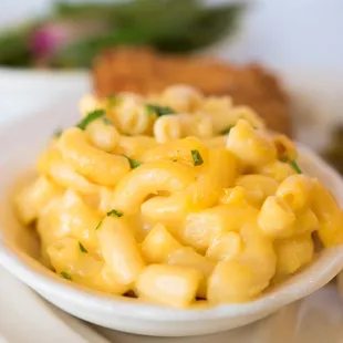 a bowl of macaroni and cheese