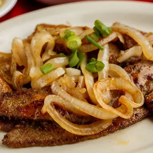 a plate of meat and onions