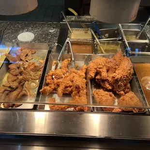 food, chicken wings and fried chicken