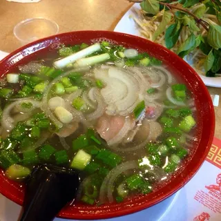 House Special Egg Noodle Soup / Mi Luc Dinh Ky (Nuoc)