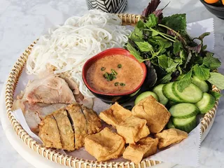 Lang 8 Vietnamese Bistro