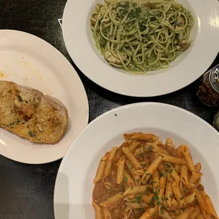 Chicken pesto, penne bolognese, garlic bread