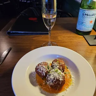 Arancini with glass of Gioiosa rose wine