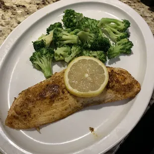 Grilled Salmon with broccoli