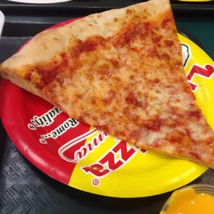 5/5 pizza slice! Favorite pizza in town! Wish they delivered.