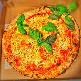 Large Pie Pizza with garlic