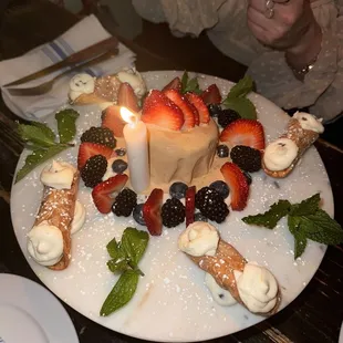 Lucali Dessert Special cannolis