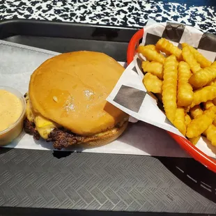 Single cheeseburger with Lucas sauce and fries