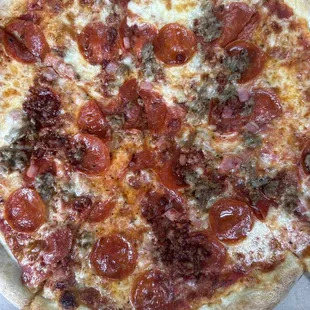 Ryan&apos;s pizza supposed to have bacon on it which I see none and ham which is very little it&apos;s mostly a pepperoni pizza with some sausage