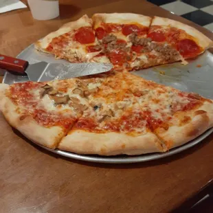 Half mushrooms Half pepperoni &amp;sausage pizza
