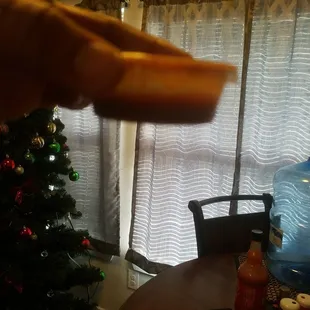 Half as fuckin sauce but yet again they want to charge you for extra lmfao what they gonna sell me hakf a taco for the price of one