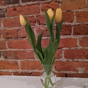 Beautiful table setting! Spring time !