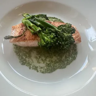 Salmon with basil pesto