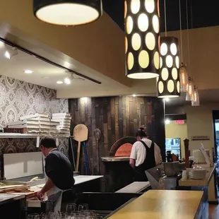 Bar and pizza station