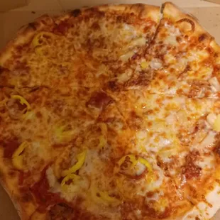 14&quot; Cheese Pizza 1/2 pepperoni &amp; banana peppers 1/2 pineapple &amp; Canadian bacon