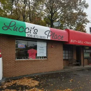 Lucci in the sky with pizza
