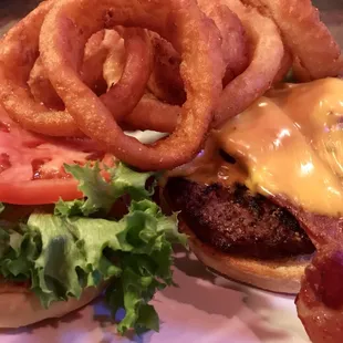 Bacon cheeseburger with rings