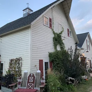 Treats inside this cute "barn"