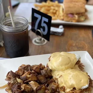 Pulled pork Benedict