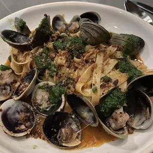 Fettucine with cockles