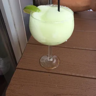 27oz regular frozen margarita.  Very tasty!