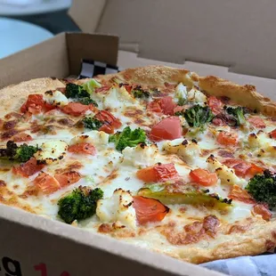 Ricotta broccoli tomatoes &quot;white vegetable&quot; pizza