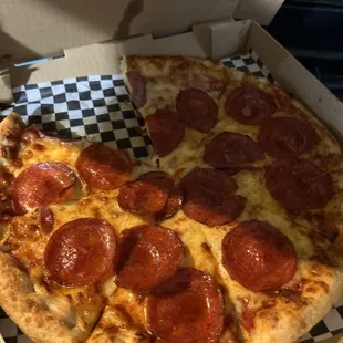 Medium Pepperoni Pizza