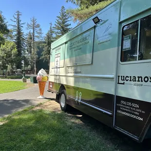 Luciano's Gelato Scoop food truck set up