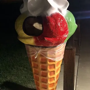 09.28.21 Super cute themed garbage bin.