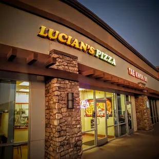 Lucians pizza