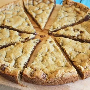 8" FAMILY STYLE PIZZA COOKIE-CHOCOLATE CHIP