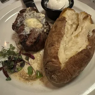 Petite Filet w Baked Potato