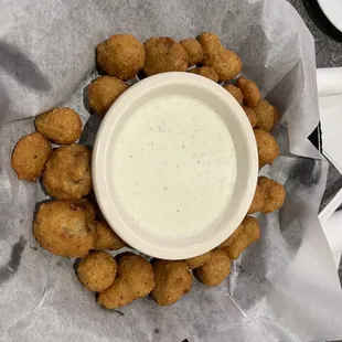 What kind of rip-off fried mushroom is this? Serving the bowl of ranch dressing in the middle of the $9.99 plate of mushrooms.