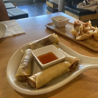 Crispy Veggie Egg Rolls