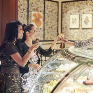 Luckies - Live! Casino &amp; Hotel