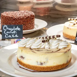 Marble Cheesecake &amp; Chocolate Confetti Cake