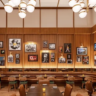 Luckley Tavern &amp; Grill at Rio Las Vegas - One of various dining areas