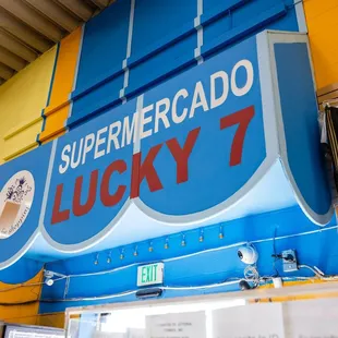 a sign for lucky 7