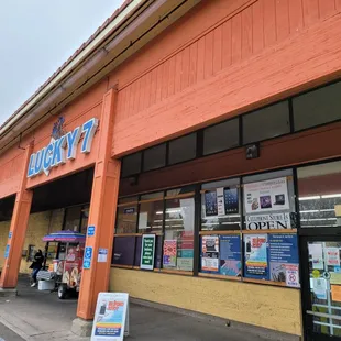 No pets allowed and the manager refused to get the item for me. Bad business.