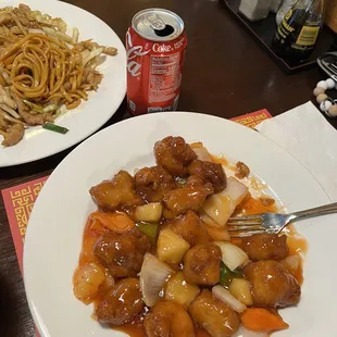 So delicious. I wish the chicken was a little more fried and crunchy and not so &apos;bready&apos;. It didn&apos;t reheat well.