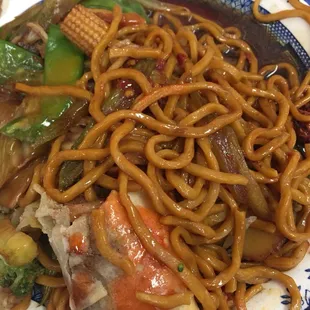 Vegetable lo mein